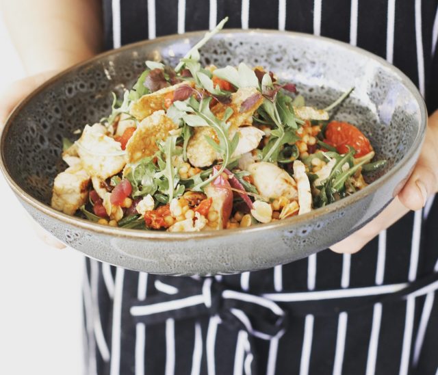 Guilty free salad!

Grill chicken, rocket, semidried tomatoes, Harissa cous-cous, caramelised onions, 
roasted almonds & chicken crackling

#yummyfood #chickensalad #guiltyfree #saladisthemaindish #sydneyaustralia #sutherlandshirebusiness #sutherlandcafe #bestcafeintown #brunch #ohyaass